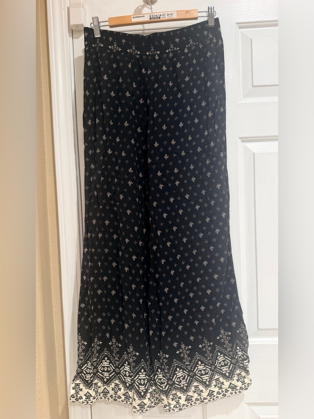 Hollister Black Wide-Leg Pants with White Geometric Border